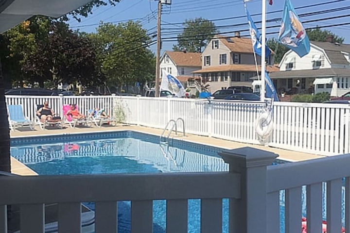 Pool 23 of 29