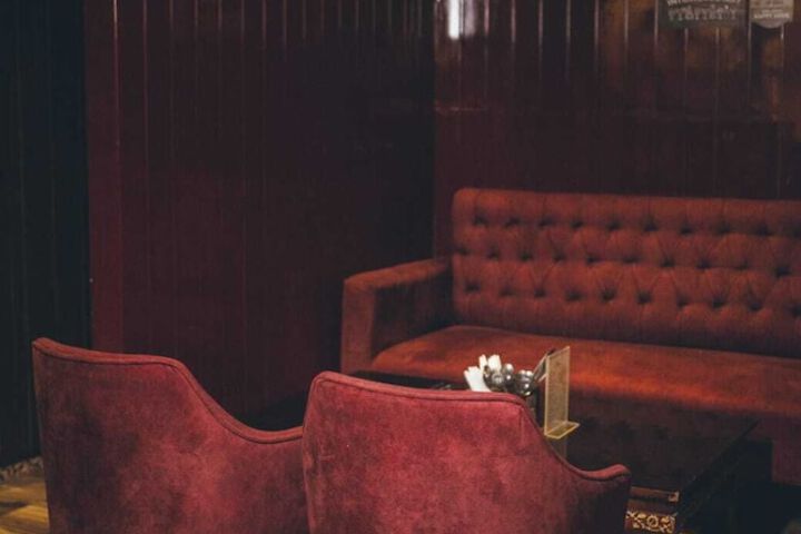 Lounge 93 of 110