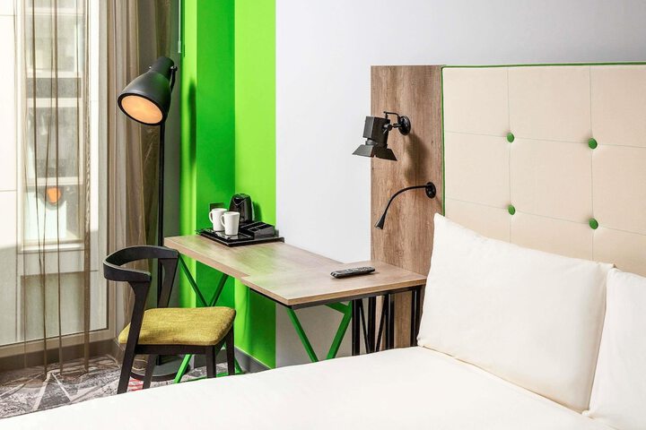 Room 4 of 68