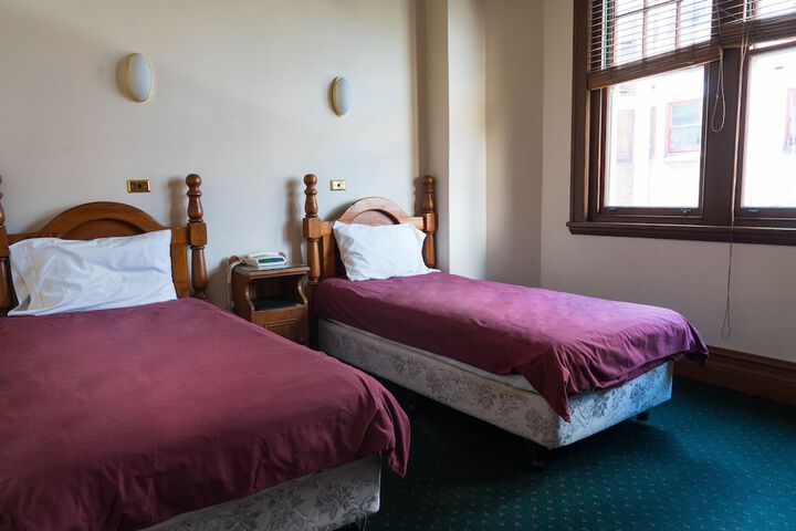 Room 10 of 28