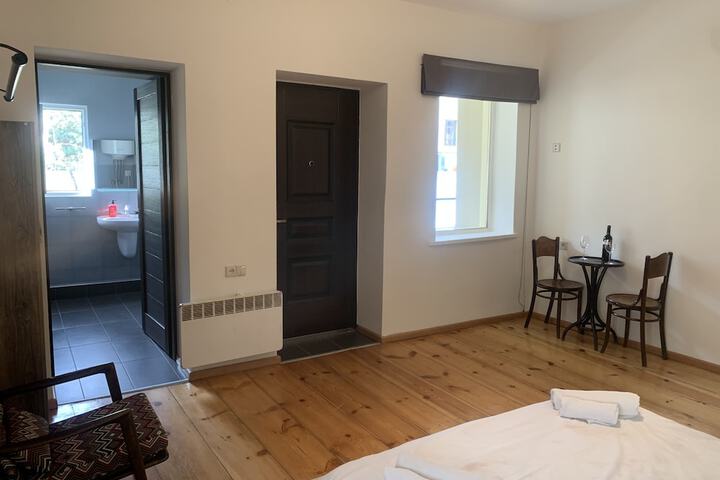 Room 4 of 36