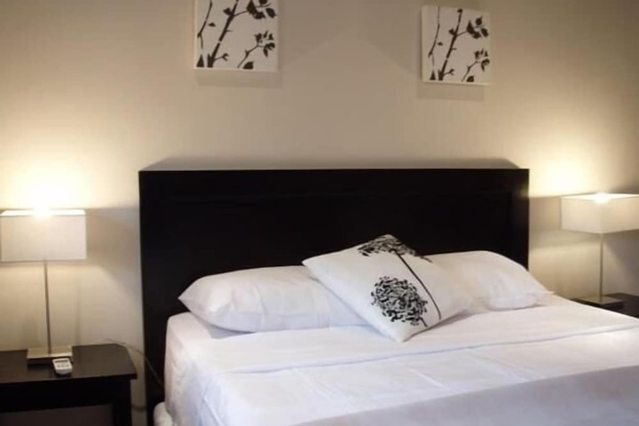 Room 6 of 16