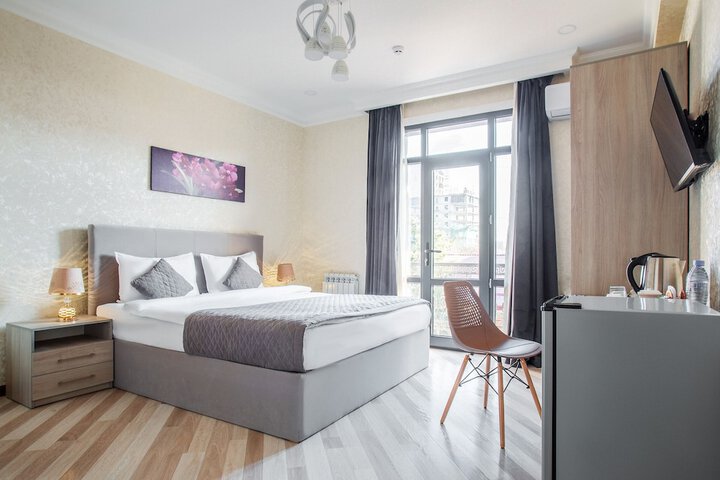 Room 5 of 27