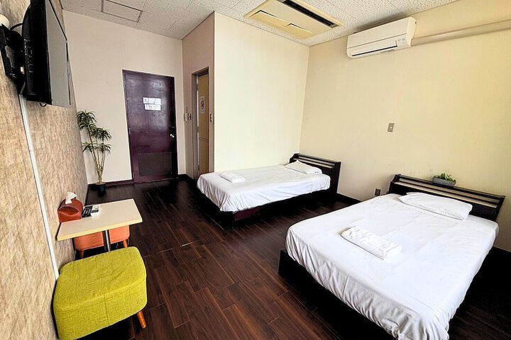 Room 10 of 40