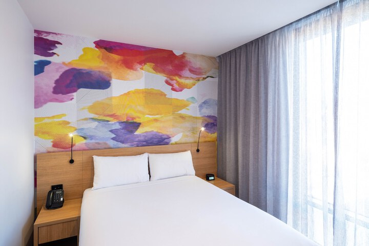 Room 15 of 173
