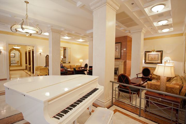 Entrance & Lobby