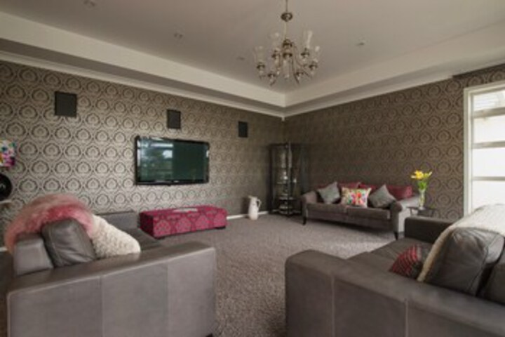 Lounge 12 of 57