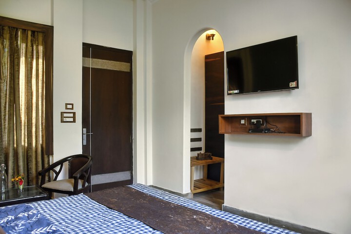 Room 10 of 34