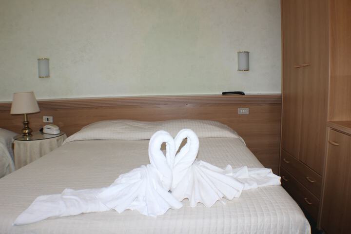 Room 3 of 34