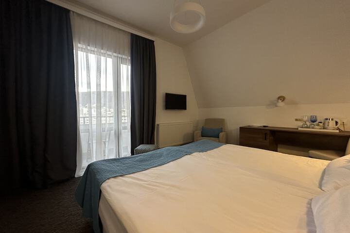 Room 11 of 68