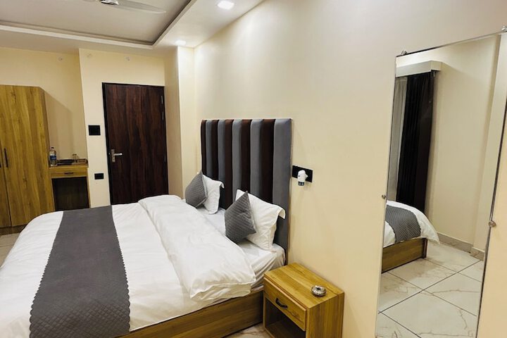 Room 27 of 51