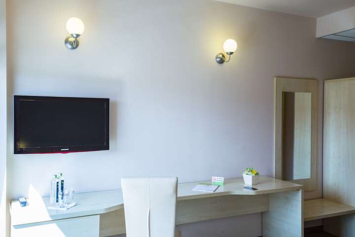Room 16 of 27