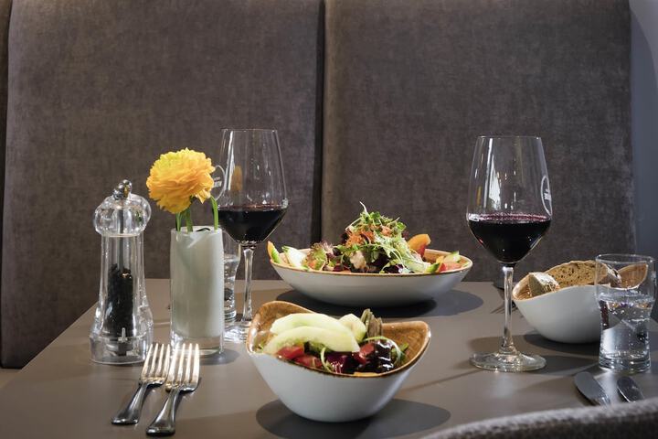 Dining 39 of 62