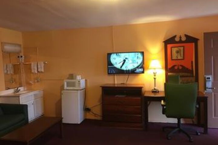 Room 10 of 28