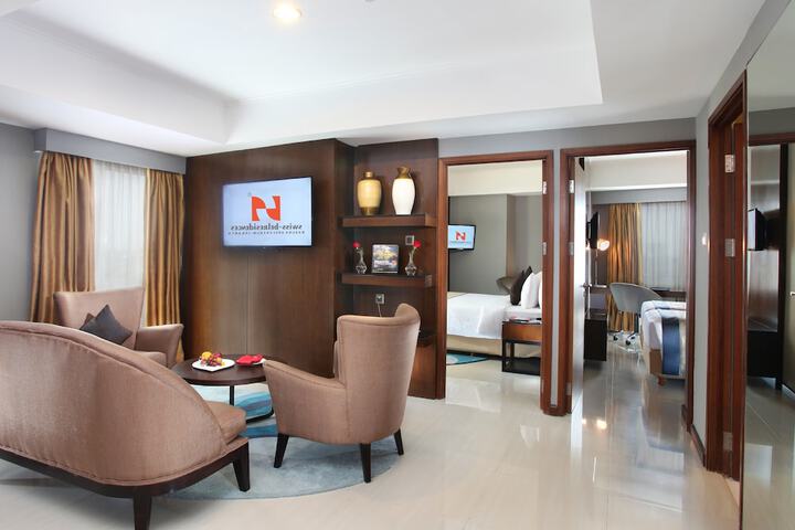 Room 9 of 36