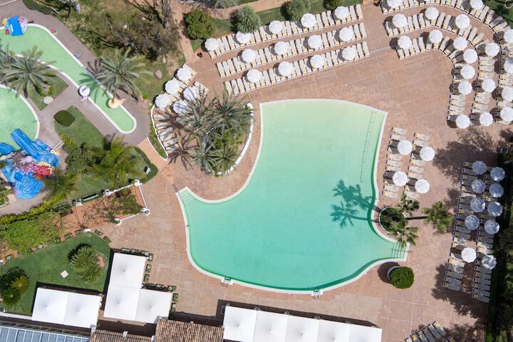 Hotel Pool