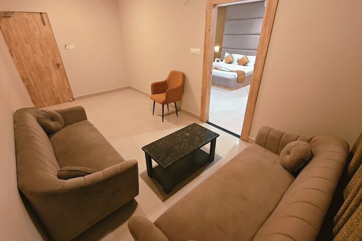 Room 13 of 42