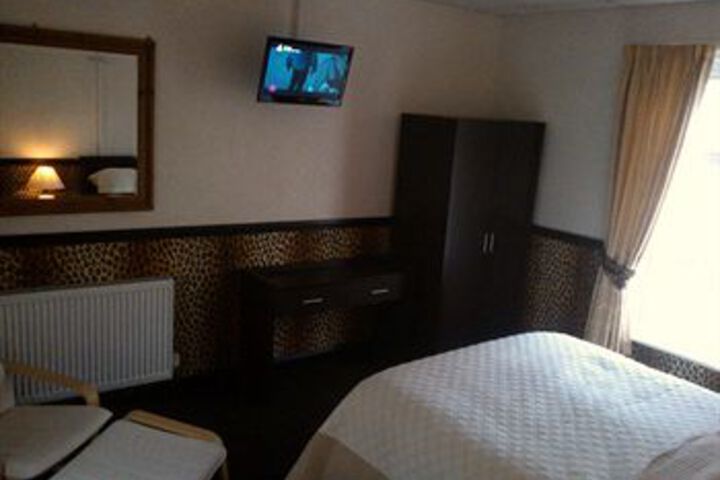 Room 3 of 16
