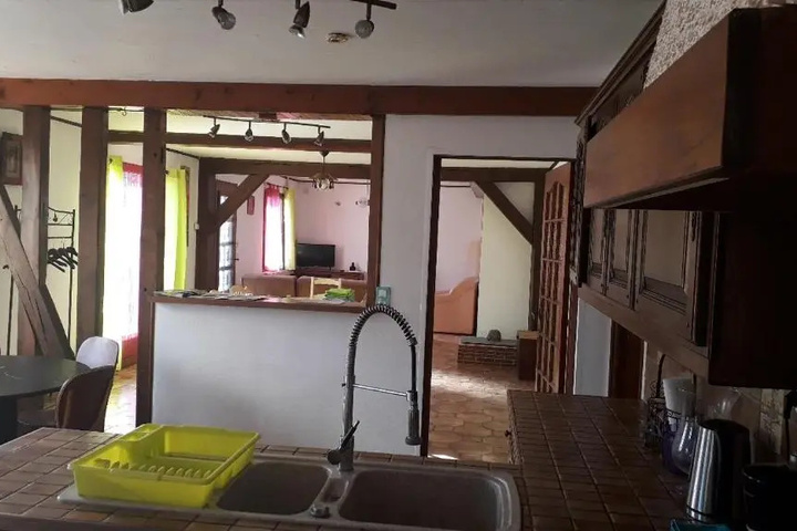 Room 7 of 12
