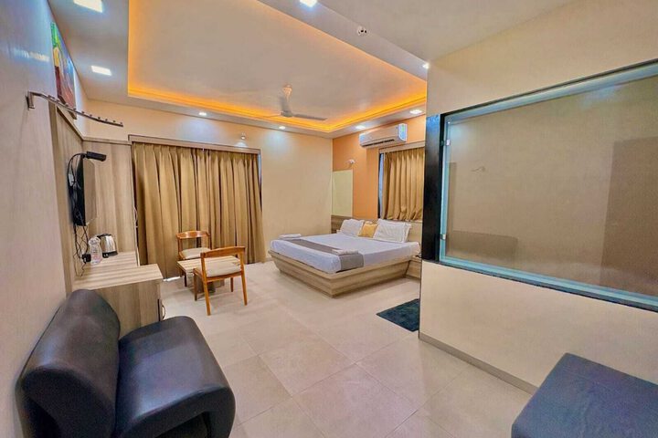 Room 10 of 18