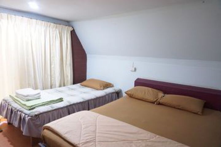 Room 13 of 20