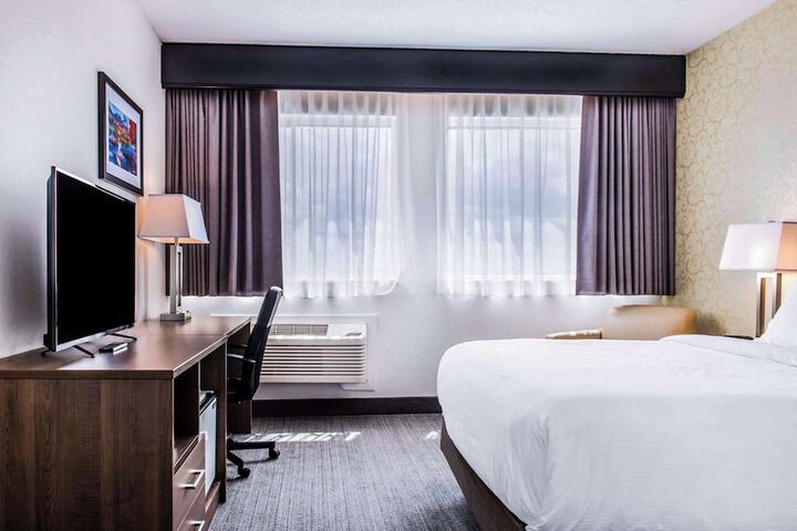 Standard Room, King or Two Doubles (15 of 16)