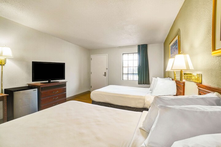 Double Accessible King Size Bed (7 of 10)