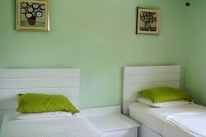 Room 11 of 34