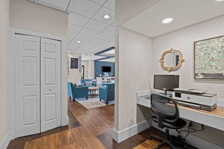 Business Center 42 of 63