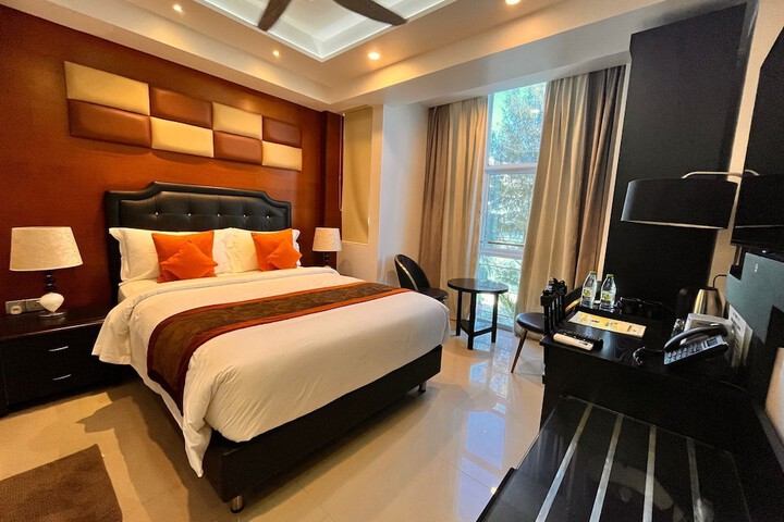 Room 15 of 114
