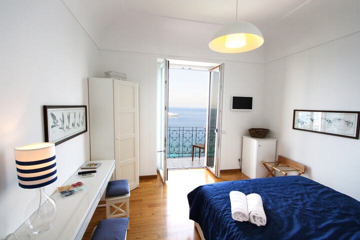 Room 6 of 25
