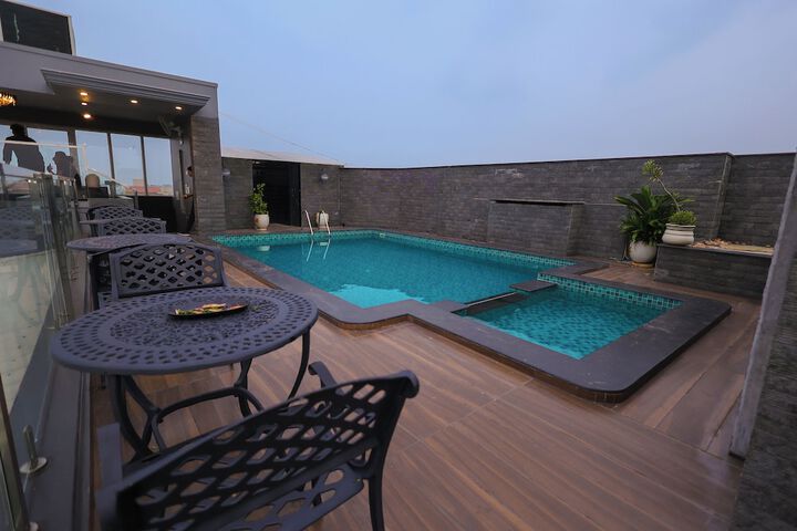 Pool 44 of 50