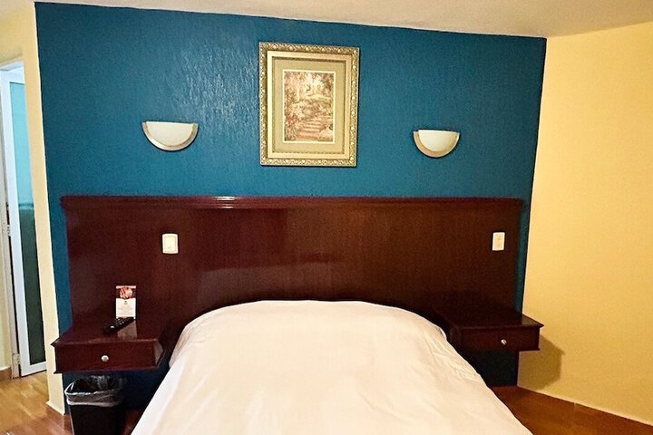 Room 4 of 37