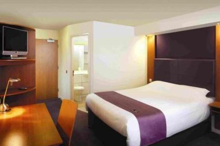 Room 5 of 9