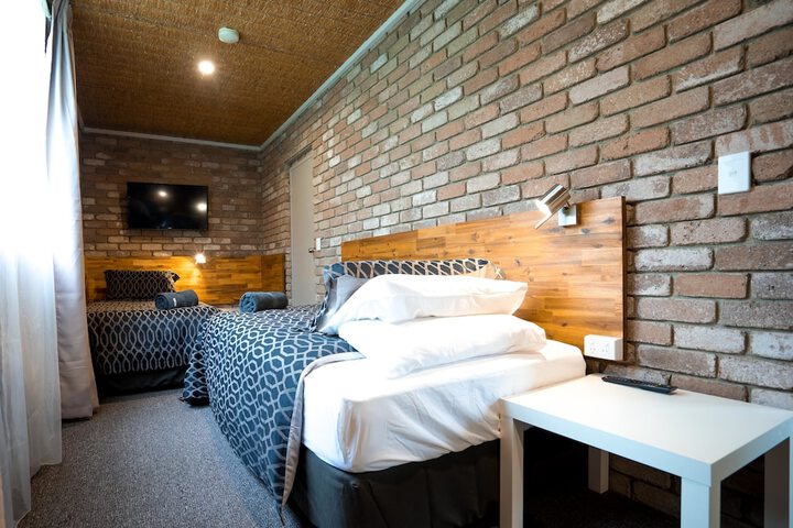 Room 4 of 63