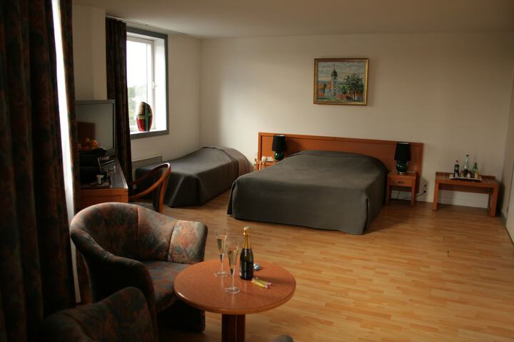 Room 5 of 19