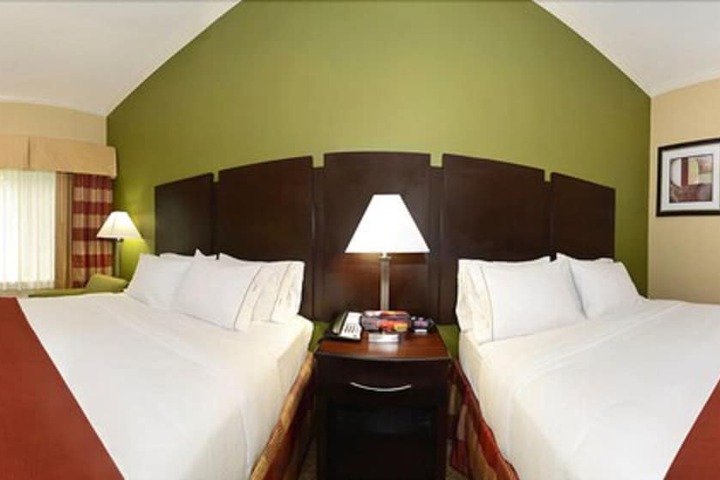 2 Queen Beds (3 of 8)