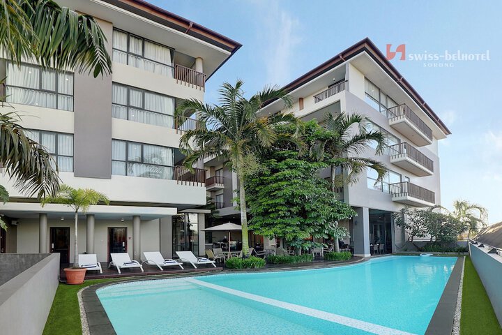 Hotel Pool