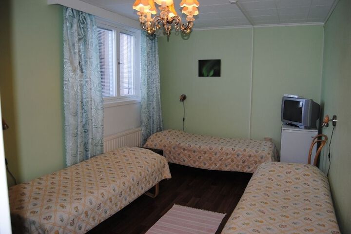 Room 6 of 28
