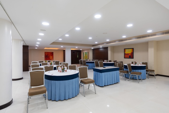 Ballroom/Hall 39 of 45