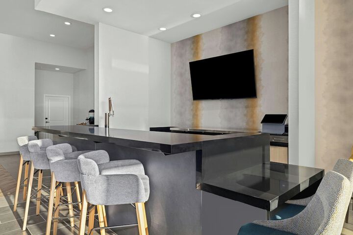 Lounge 56 of 57