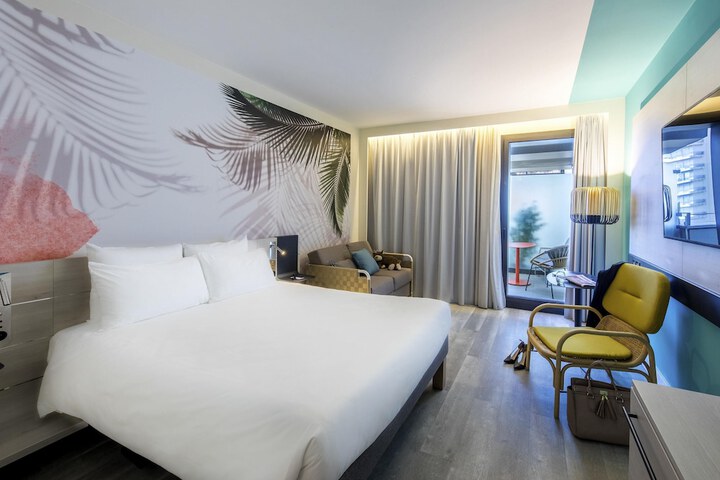 Room 26 of 181