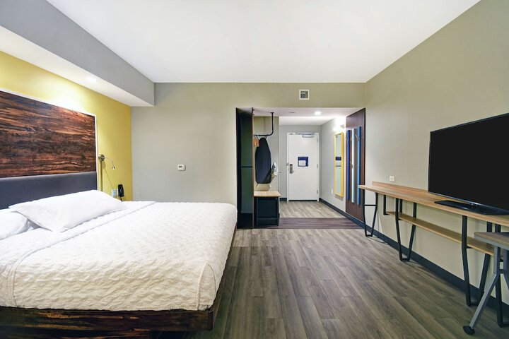 Room 16 of 32