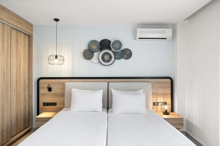 Room 8 of 96