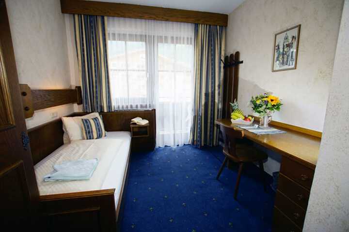 Room 4 of 43