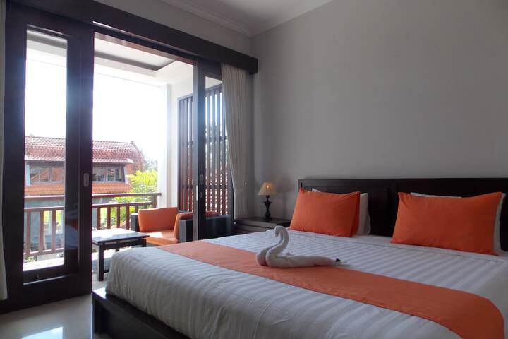 Room 4 of 28