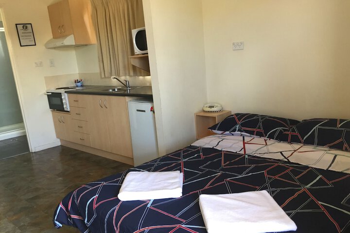 Room 6 of 80