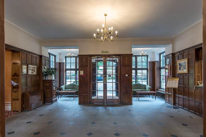 Entrance & Lobby