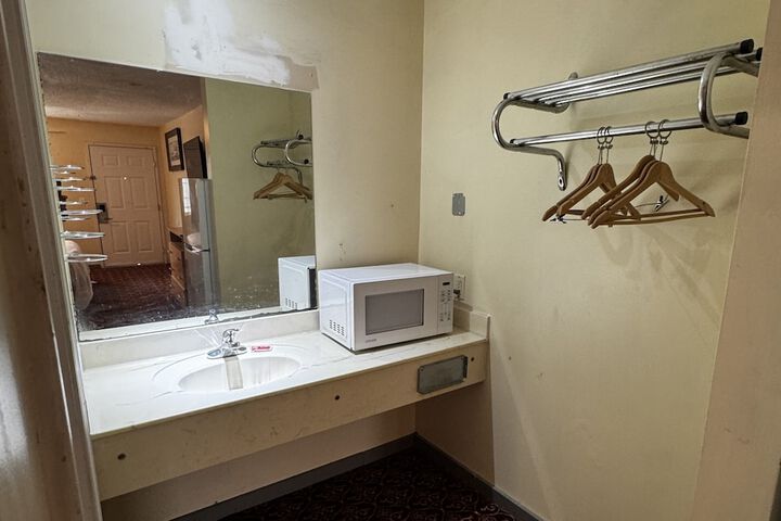 Room 27 of 47