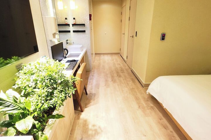 Room 58 of 97
